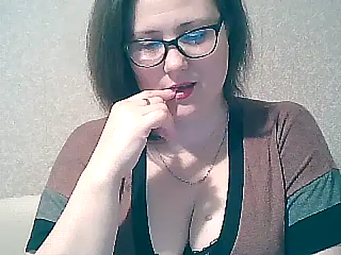 Snapshot of MerryLaCherry chatting on February 6, 12:22 am MerryLaCherry online show from February 6, 12:22 am