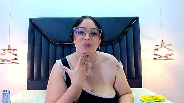 ZamiraGates online show from February 26, 8:37 am