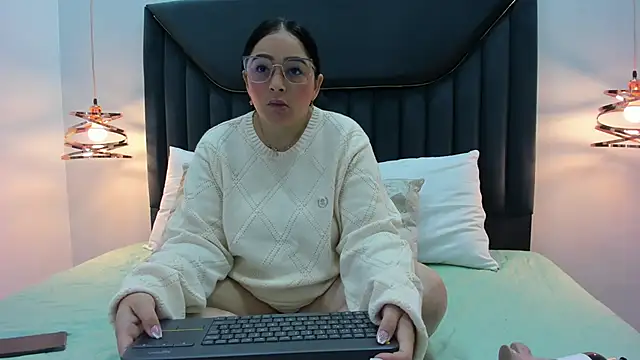 ZamiraGates online show from March 18, 4:58 am