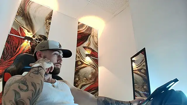 Snapshot of Luke_davis01 chatting on June 6, 12:54 pm Luke davis01 online show from June 6, 12:54 pm