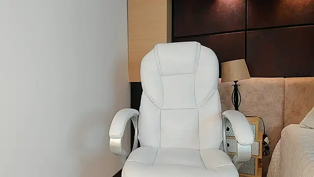 Snapshot of AngellsCollings chatting on February 19, 8:31 pm AngellsCollings online show from February 19, 8:31 pm