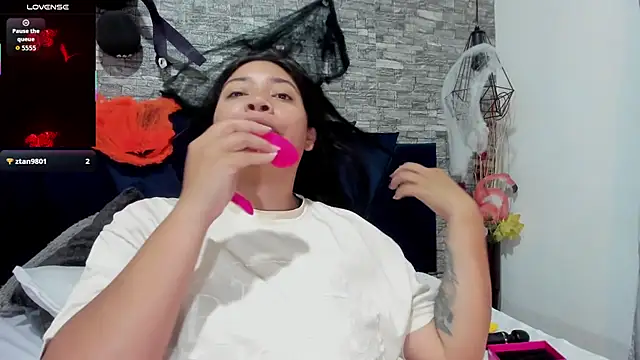 Sophia Brunett online show from October 25, 11:40 am