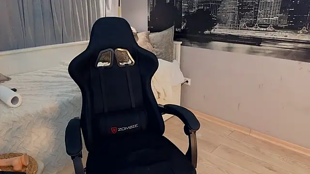 Snapshot of Nicole_Hampton chatting on February 14, 2:28 am Nicole Hampton online show from February 14, 2:28 am