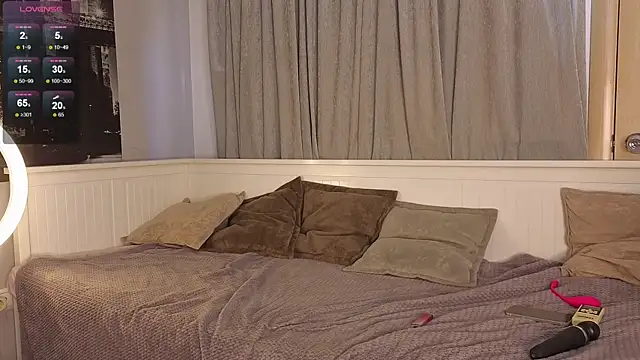 Snapshot of Nicole_Hampton chatting on September 11, 2:39 pm Nicole Hampton online show from September 11, 2:39 pm