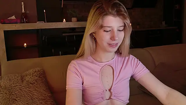 Snapshot of Bella_amory chatting on February 9, 1:00 am Bella amory online show from February 9, 1:00 am