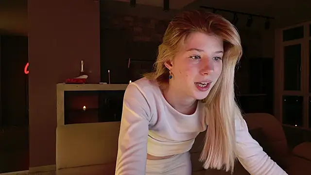 Snapshot of Bella_amory chatting on February 11, 11:44 pm Bella amory online show from February 11, 11:44 pm