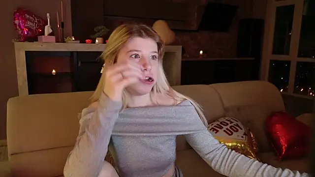 Snapshot of Bella_amory chatting on February 14, 12:51 am Bella amory online show from February 14, 12:51 am