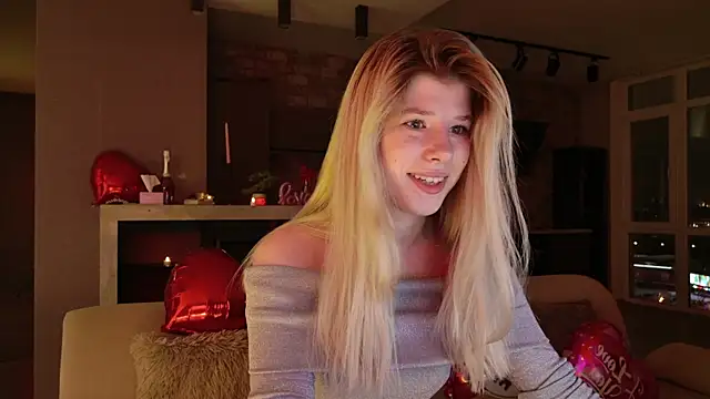 Snapshot of Bella_amory chatting on February 15, 5:28 pm Bella amory online show from February 15, 5:28 pm