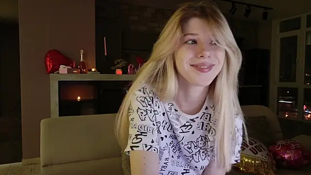 Snapshot of Bella_amory chatting on February 16, 6:54 pm Bella amory online show from February 16, 6:54 pm