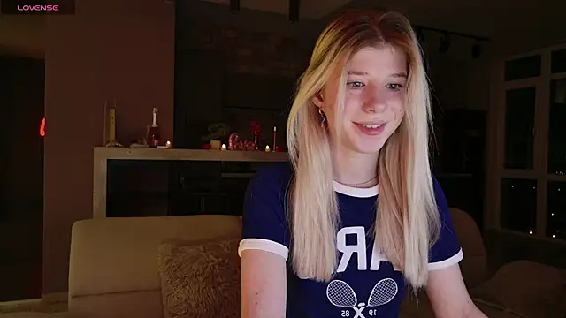 Snapshot of Bella_amory chatting on February 26, 1:21 am Bella amory online show from February 26, 1:21 am