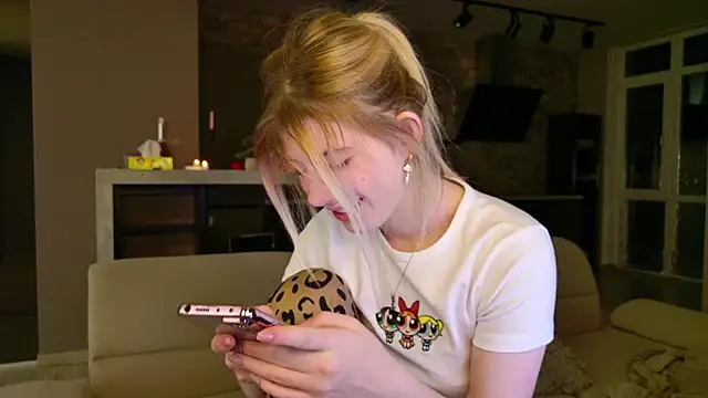 Snapshot of Bella_amory chatting on March 6, 11:09 pm Bella amory online show from March 6, 11:09 pm