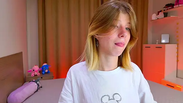 Snapshot of Bella_amory chatting on October 23, 9:46 pm Bella amory online show from October 23, 9:46 pm