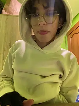 Snapshot of stormmart18 chatting on February 5, 10:22 pm stormmart18 online show from February 5, 10:22 pm