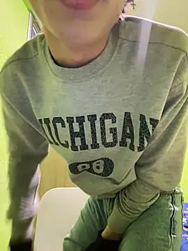 Snapshot of stormmart18 chatting on February 6, 3:09 pm stormmart18 online show from February 6, 3:09 pm