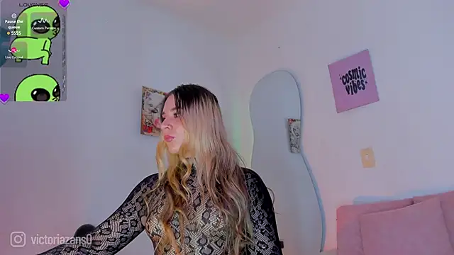 Vickyallien online show from May 22, 3:39 pm