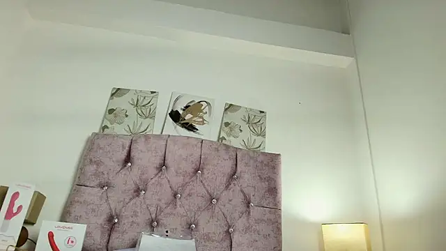 Skye Moore online show from October 9, 12:03 pm