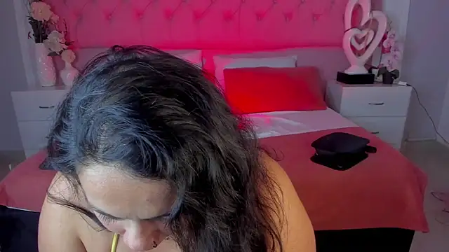 KourtneyEvans online show from March 7, 8:50 pm