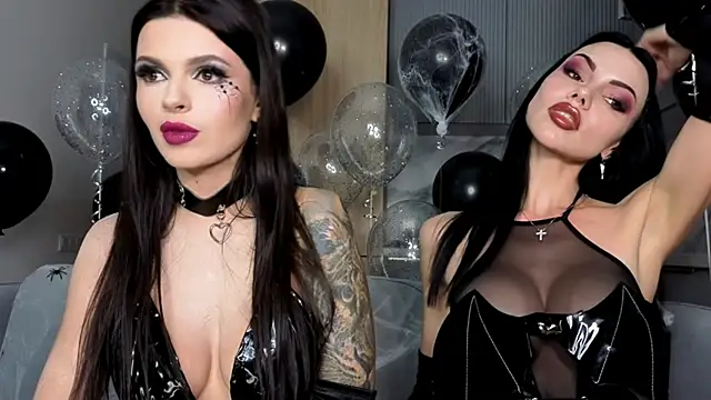 Snapshot of AmyLeeplay chatting on October 31, 3:35 pm AmyLeeplay online show from October 31, 3:35 pm