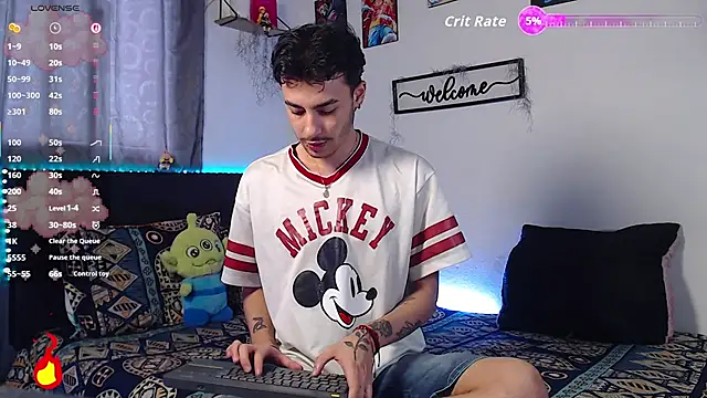 Snapshot of kyle_clint07 chatting on June 6, 6:23 pm kyle clint07 online show from June 6, 6:23 pm