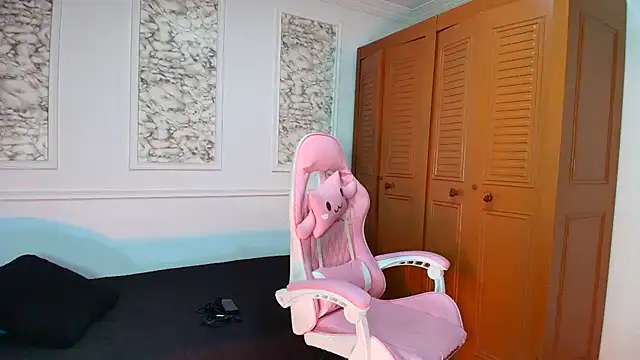 Danella houston online show from December 5, 5:42 pm