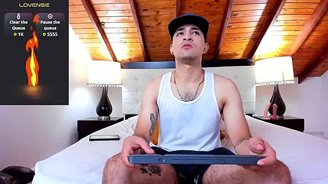 Snapshot of Sebastian_Berne chatting on October 10, 7:46 pm Sebastian Berne online show from October 10, 7:46 pm