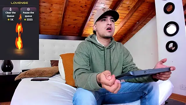 Snapshot of Sebastian_Berne chatting on October 13, 7:25 pm Sebastian Berne online show from October 13, 7:25 pm