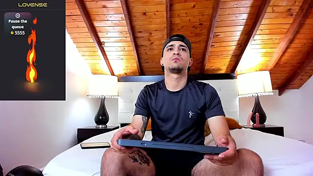 Snapshot of Sebastian_Berne chatting on October 15, 7:36 pm Sebastian Berne online show from October 15, 7:36 pm