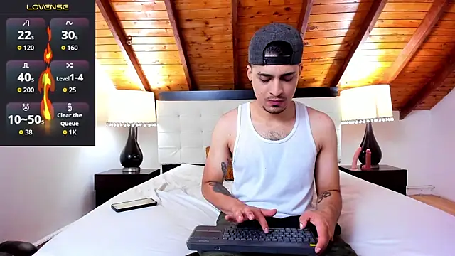 Snapshot of Sebastian_Berne chatting on October 17, 7:27 pm Sebastian Berne online show from October 17, 7:27 pm