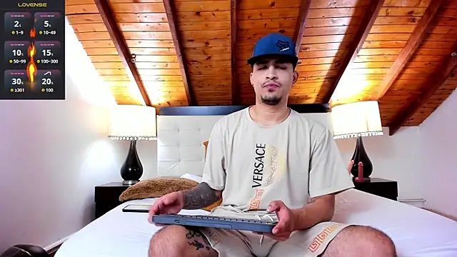 Snapshot of Sebastian_Berne chatting on October 20, 7:25 pm Sebastian Berne online show from October 20, 7:25 pm