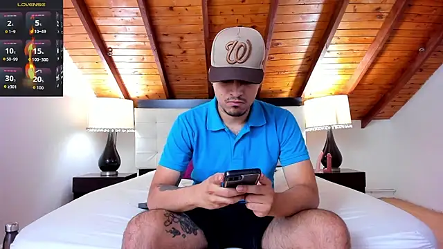 Snapshot of Sebastian_Berne chatting on October 21, 7:25 pm Sebastian Berne online show from October 21, 7:25 pm