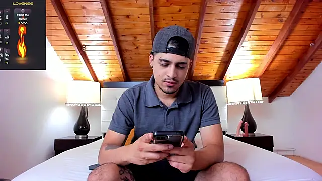 Snapshot of Sebastian_Berne chatting on October 22, 7:24 pm Sebastian Berne online show from October 22, 7:24 pm