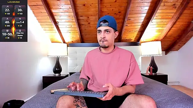 Snapshot of Sebastian_Berne chatting on October 27, 6:56 pm Sebastian Berne online show from October 27, 6:56 pm