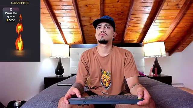 Snapshot of Sebastian_Berne chatting on November 6, 7:37 pm Sebastian Berne online show from November 6, 7:37 pm