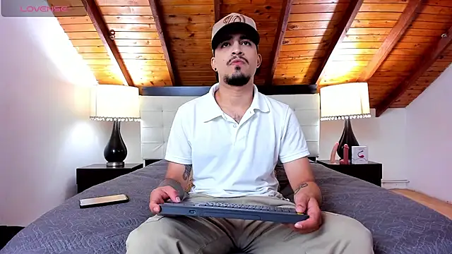 Snapshot of Sebastian_Berne chatting on November 14, 7:23 pm Sebastian Berne online show from November 14, 7:23 pm