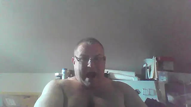 mkestr69 online show from October 15, 7:47 pm