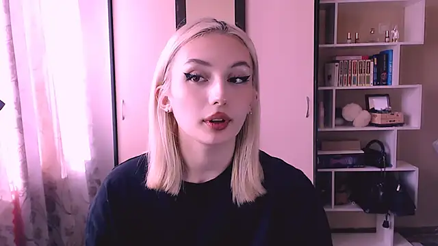 Snapshot of beauty_blonde chatting on March 6, 4:41 am beauty blonde online show from March 6, 4:41 am