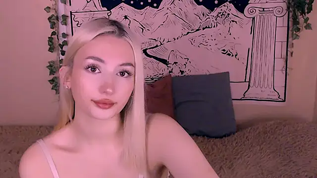 Snapshot of beauty_blonde chatting on March 17, 5:56 am beauty blonde online show from March 17, 5:56 am