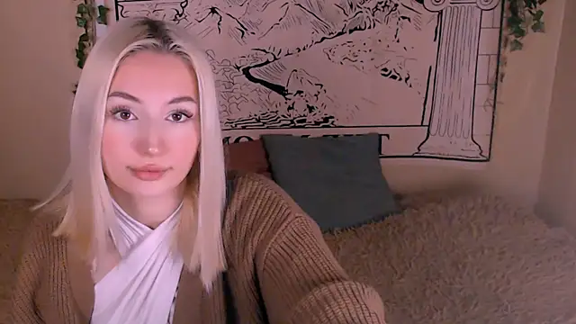 Snapshot of beauty_blonde chatting on March 18, 12:49 am beauty blonde online show from March 18, 12:49 am