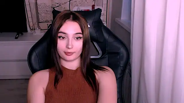 Snapshot of beauty_blonde chatting on October 4, 11:52 am beauty blonde online show from October 4, 11:52 am