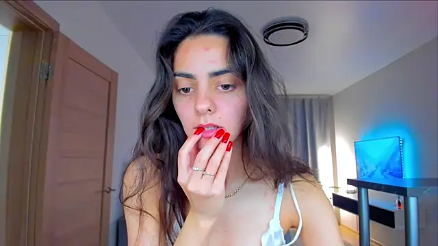 EmiliaZen online show from November 7, 4:29 pm