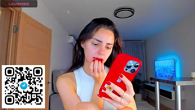 EmiliaZen online show from November 9, 4:49 pm