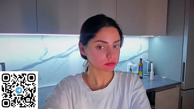 Snapshot of EmiliaZen chatting on May 3, 5:19 pm EmiliaZen online show from May 3, 5:19 pm
