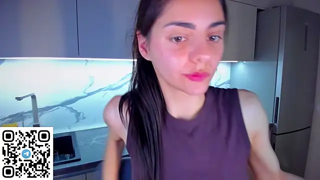 Snapshot of EmiliaZen chatting on May 25, 8:04 pm EmiliaZen online show from May 25, 8:04 pm