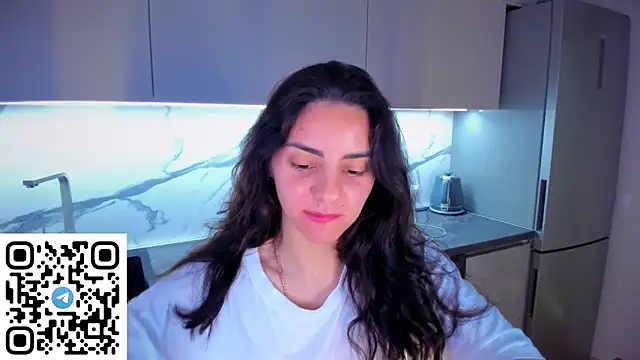 Snapshot of EmiliaZen chatting on June 3, 9:53 pm EmiliaZen online show from June 3, 9:53 pm