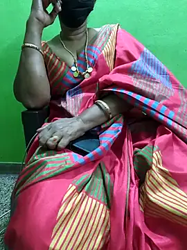 Snapshot of niiveditha chatting on February 17, 3:19 pm niiveditha online show from February 17, 3:19 pm