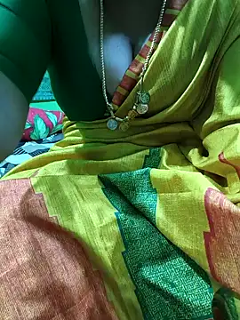 Snapshot of niiveditha chatting on February 21, 1:39 am niiveditha online show from February 21, 1:39 am