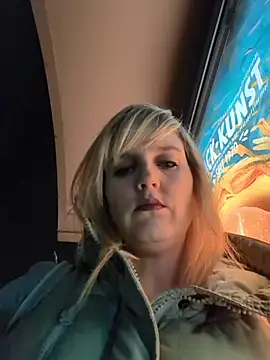 Snapshot of Sexybiene969 chatting on December 4, 4:59 pm Sexybiene969 online show from December 4, 4:59 pm