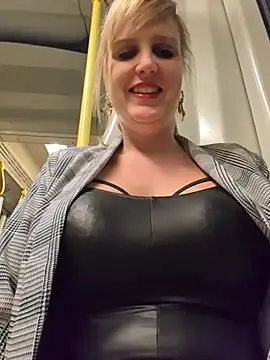 Snapshot of Sexybiene969 chatting on December 22, 5:21 pm Sexybiene969 online show from December 22, 5:21 pm