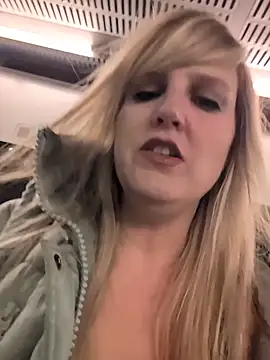 Snapshot of Sexybiene969 chatting on January 13, 5:29 pm Sexybiene969 online show from January 13, 5:29 pm