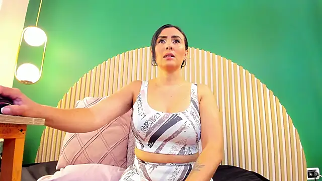 Snapshot of scarlet_edwars chatting on February 12, 6:25 pm scarlet edwars online show from February 12, 6:25 pm